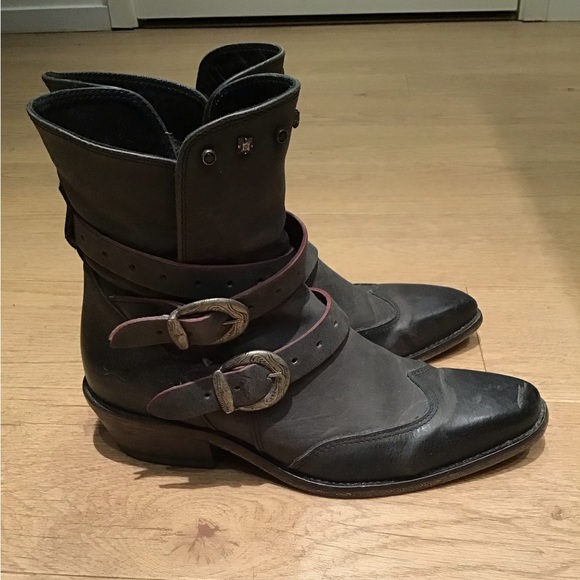 Black Fluevog Pointy Toe Boots w/ straps and studs sz 8 - Picture 5 of 6